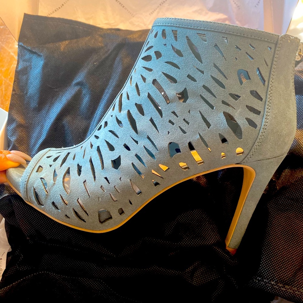 Like new wintergreen heels. Very comfortable, cute, and stylish for summer.
